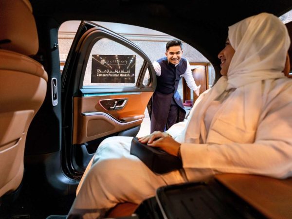 Travel in Comfort with Alpine Chauffeurs: Taxi Nottingham to Heathrow Airport